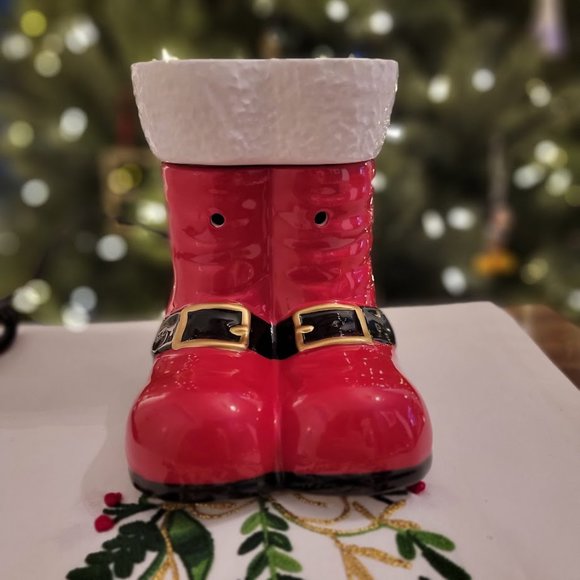 Scentsy Warmer Santa Boots Warmer (Down the Chimney) - Picture 2 of 9